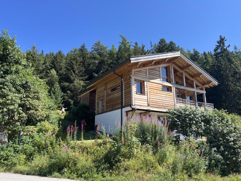Bygningen som chaletet ligger i