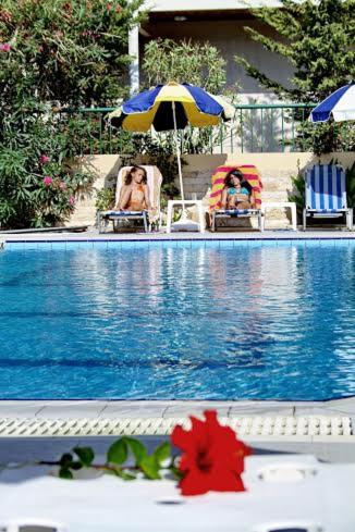 Bazén v ubytování Hotel Anatoli Apartments nebo v jeho okolí