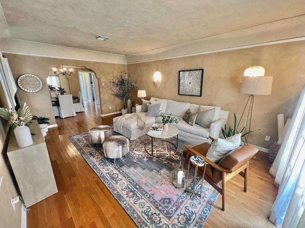 Ein Sitzbereich in der Unterkunft Three Bedroom Home in Long Beach