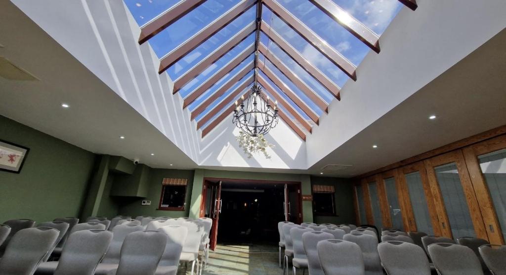 The Red Lion Hotel - Resim 6