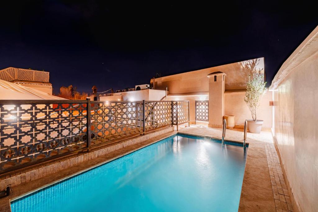 RIAD THE MILESTONE — photo 2