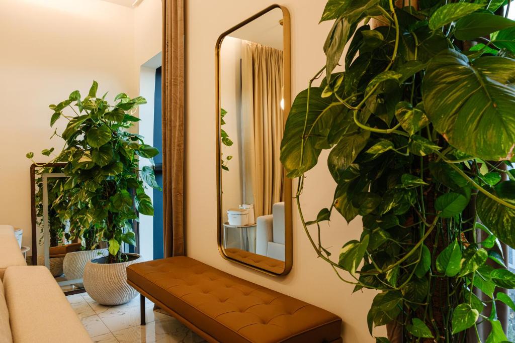 Un baño de Sea View Mercury Tower Designer Apartment With Pool