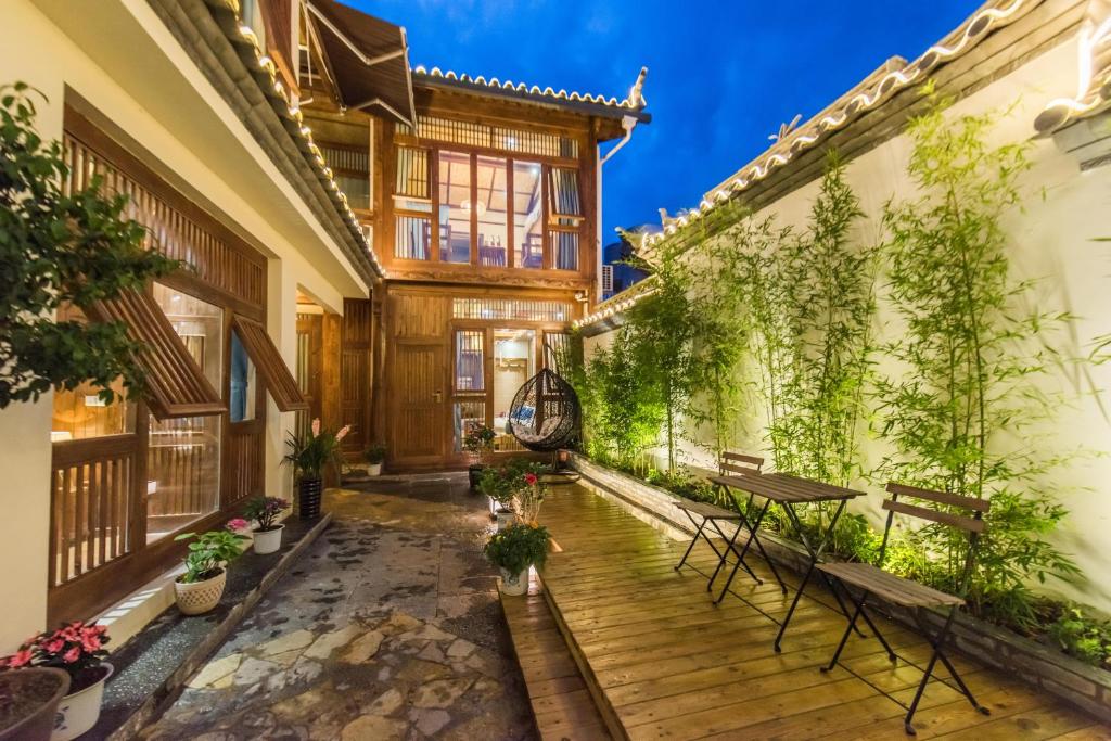 Zahrada ubytování Lijiang Yue Tu Inn