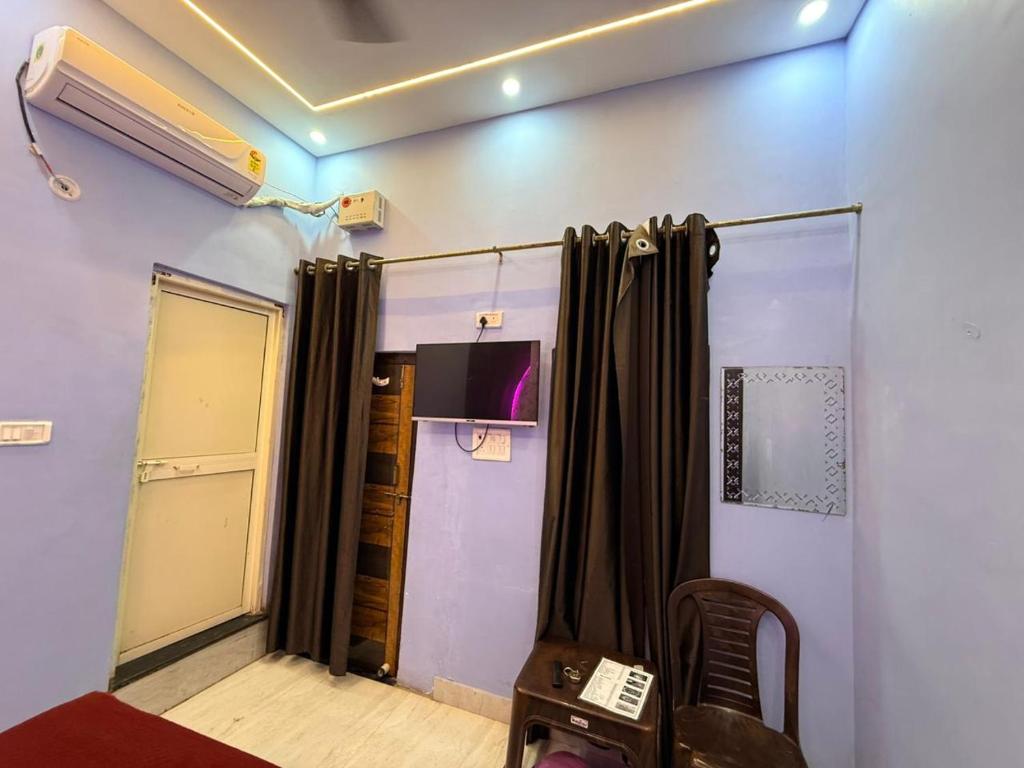 a room with a curtain and a room with a heater at Vedas Suites- Saryu Ghat Ayodhya in Ayodhya