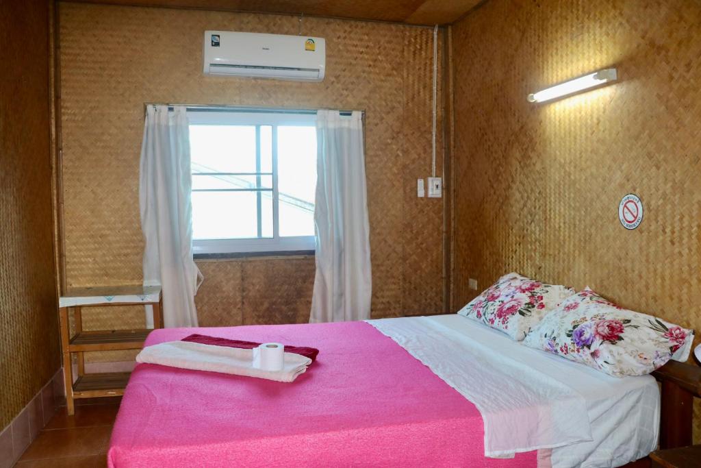 Chian house - 2nd Floor Queen Room (Air Condition)