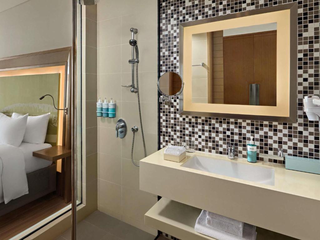 Studio Apartment with Balcony and River View