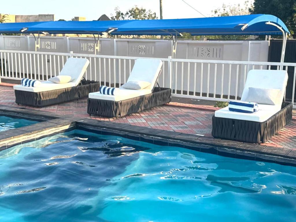 Πισίνα στο ή κοντά στο Marafiki Villa