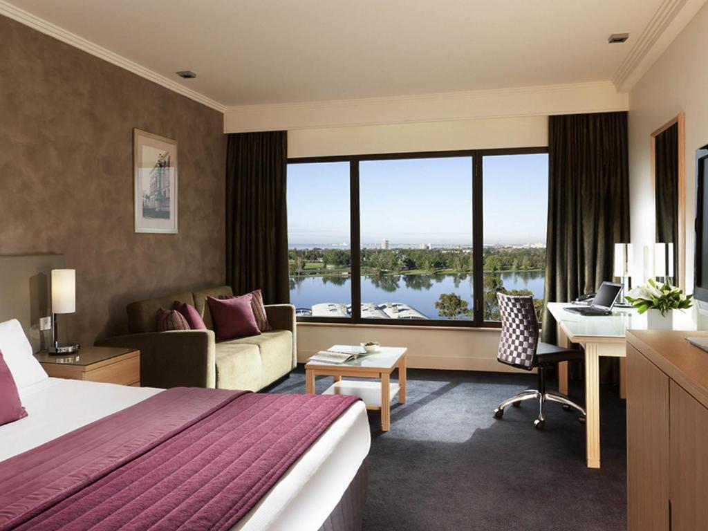 
Privilege King Room with Lake View
