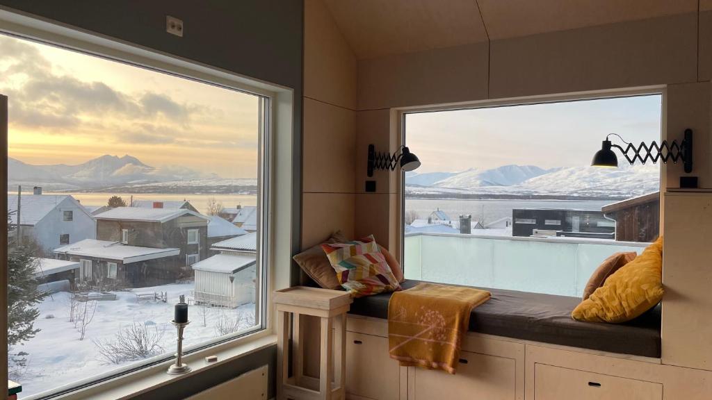 Nespecifikovaný výhled na hory nebo výhled na hory při pohledu z vily