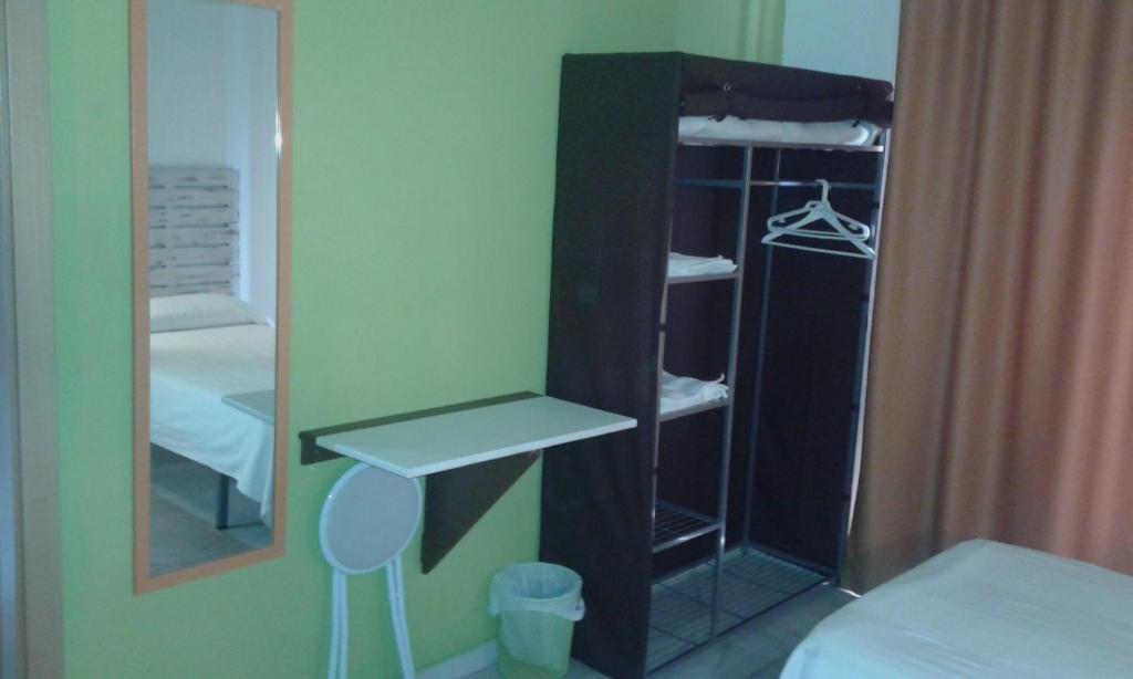 Granada Old Town Hostel - 8