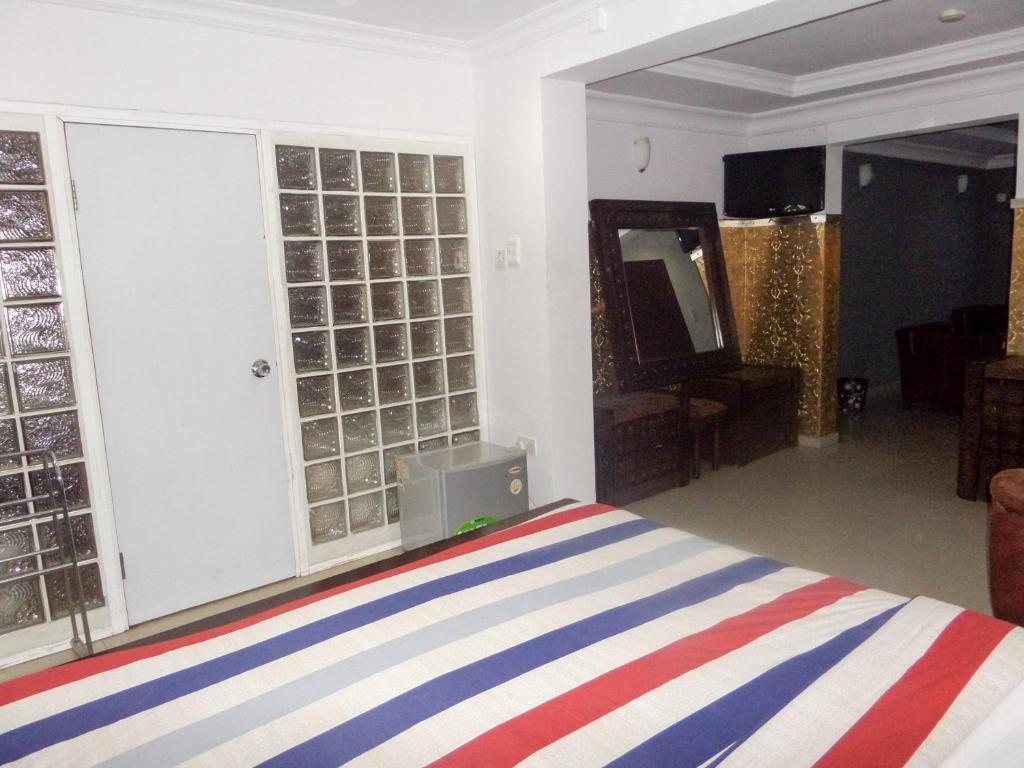 Postel nebo postele na pokoji v ubytování TheoDawn Hotels @ Suite 29