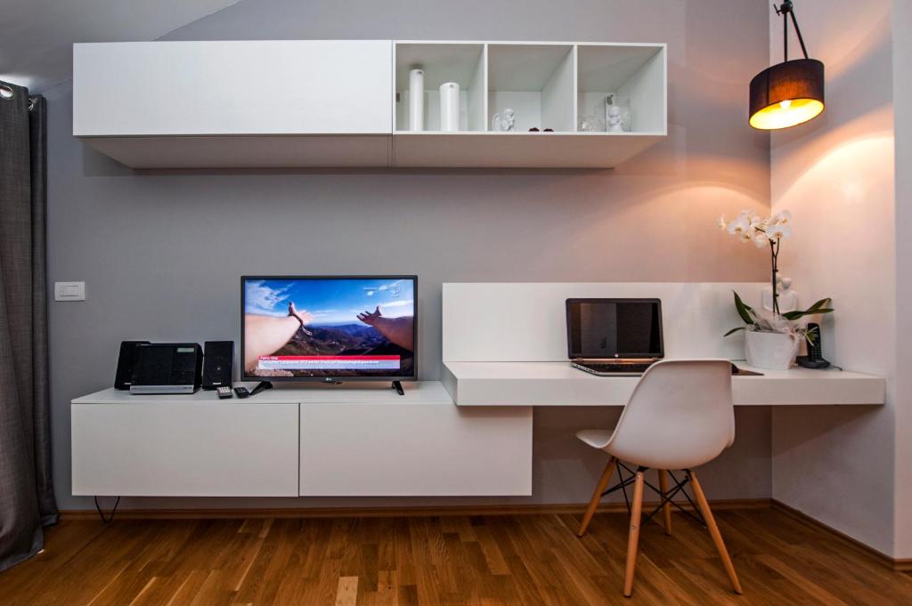 TV a/nebo společenská místnost v ubytování Apartment Lili