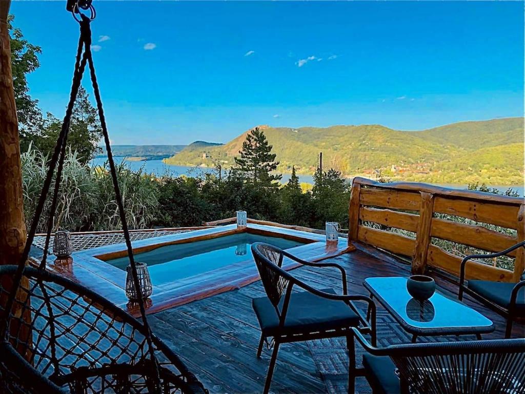 Nespecifikovaný výhled na hory nebo výhled na hory při pohledu z vily