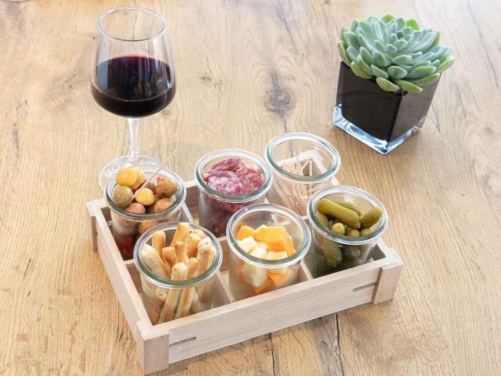 ibis budget Montpellier Sud Près d'Arènes - Resim 36