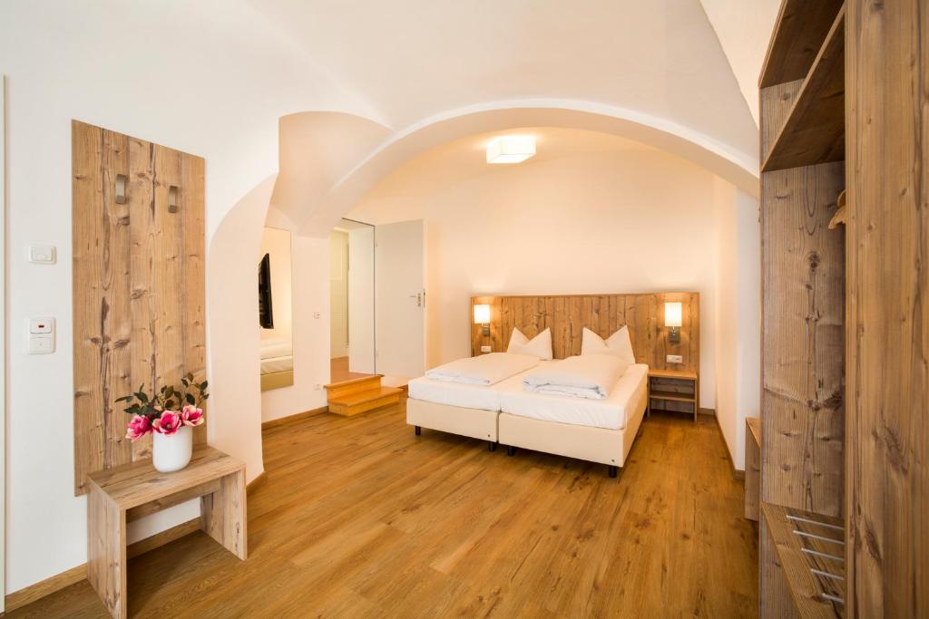 Postel nebo postele na pokoji v ubytování Hotel Hölzer Bräu by Lehmann Hotels