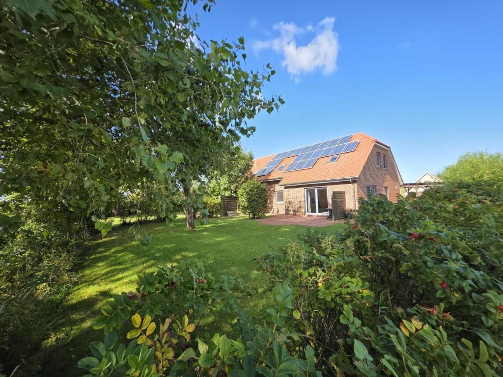 Κήπος έξω από το Komfortferienhaus Deichzauber Norddeich