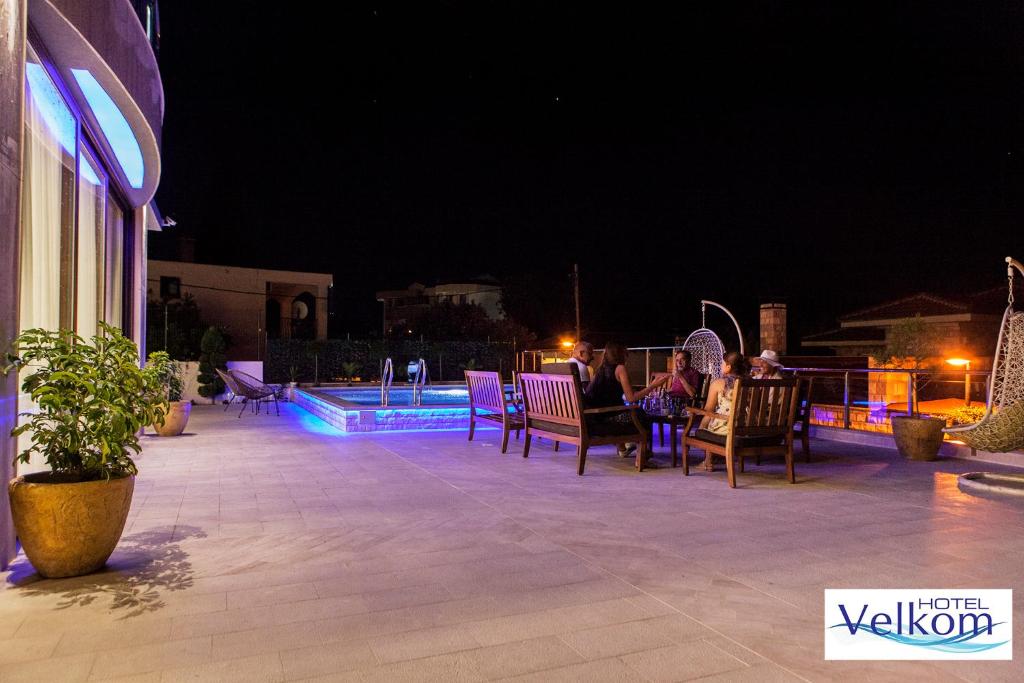 Bazén v ubytování Hotel Velkom nebo v jeho okolí