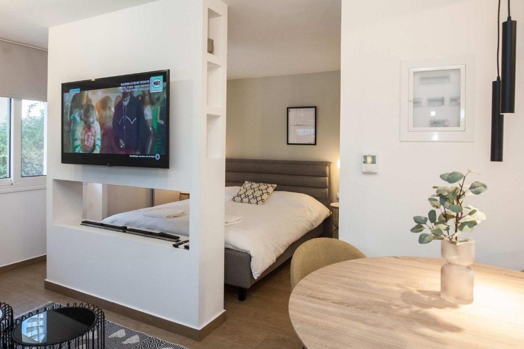 Fresh Modern 1 Bd Apt in Quiet Agia Paraskevi