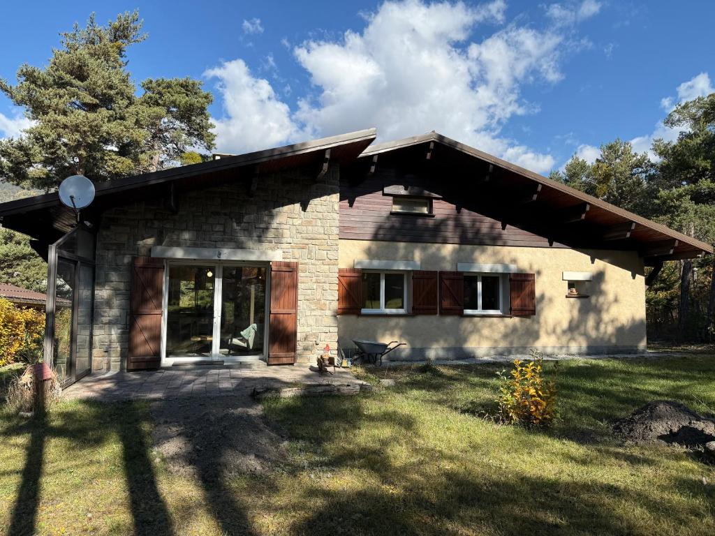 Budova, kde se chata nachází