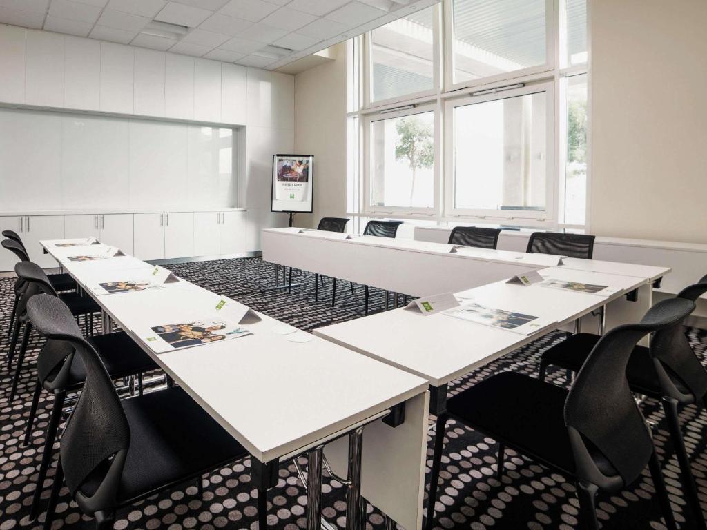 Ibis Styles Dragon Mart Dubai - Resim 41