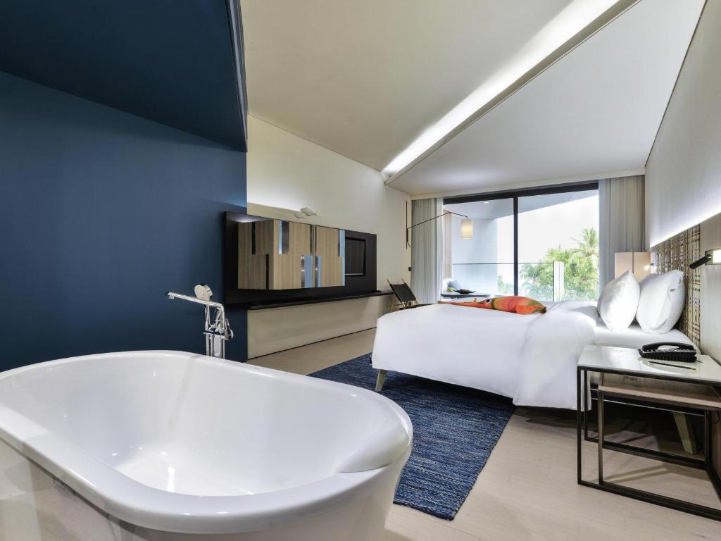 
Sea Breeze Room with One King Bed
