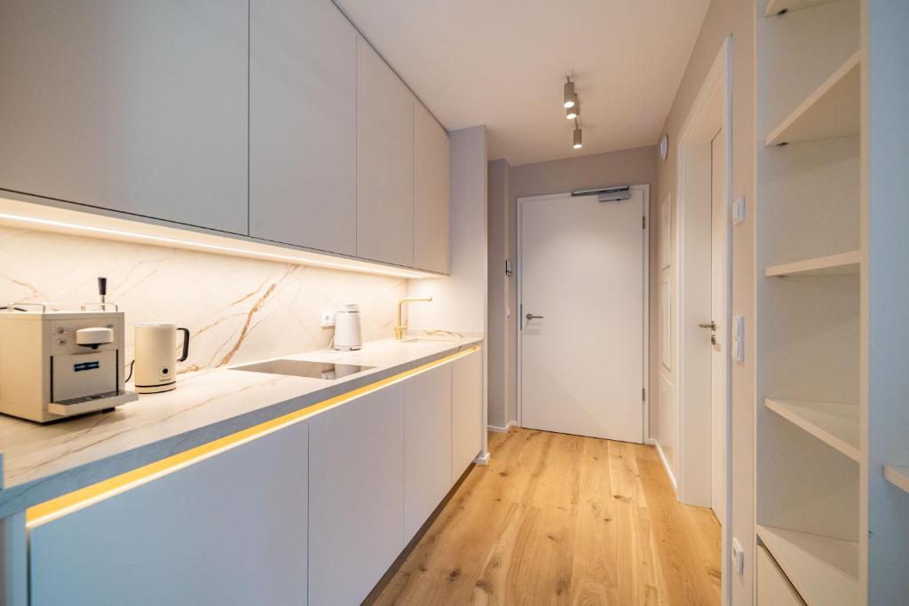 Lindgold Apartments - 8