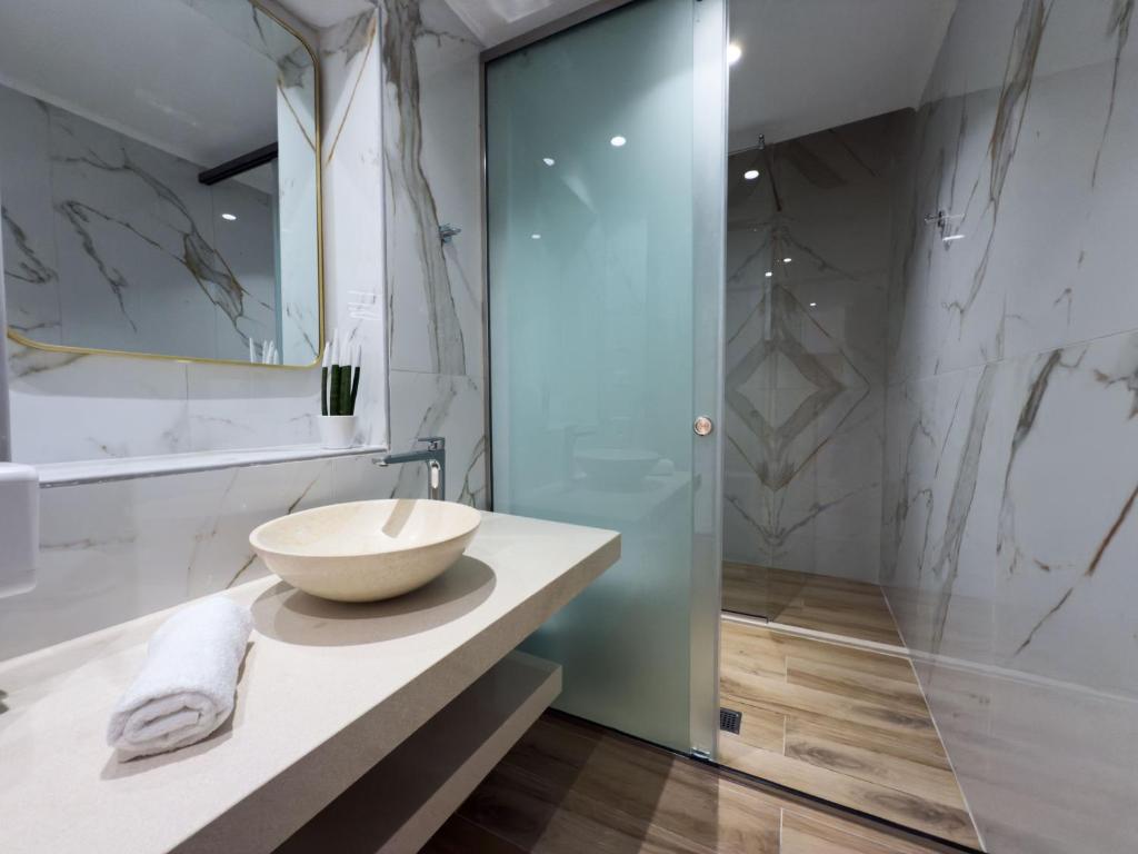 Deluxe Center Suites - Resim 20