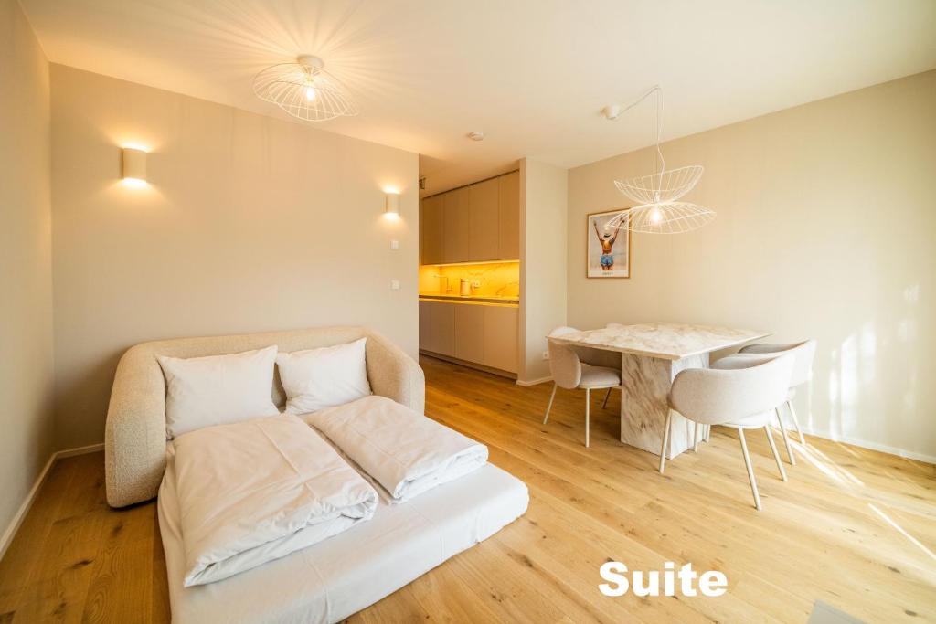 Lindgold Apartments - 14