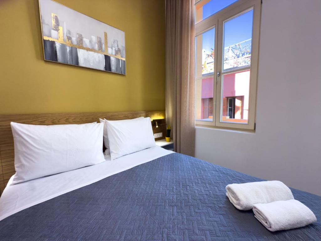 Deluxe Center Suites - Resim 29