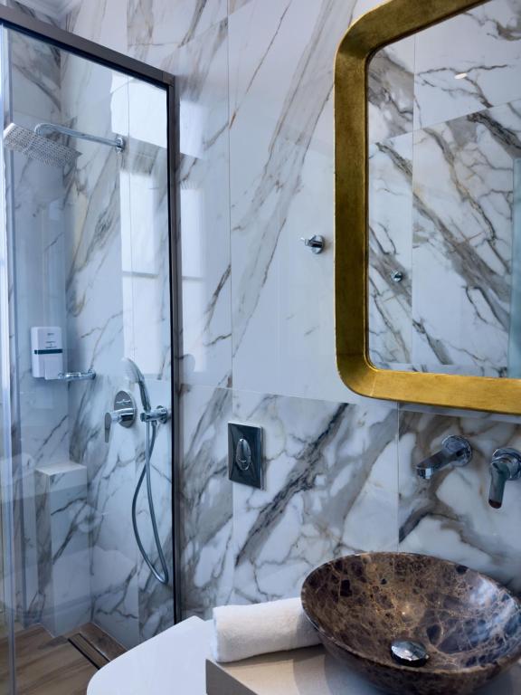 Deluxe Center Suites - Resim 41