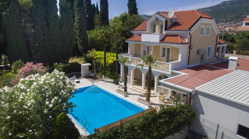 Luxury Villa Aveline Heated Pool & Sauna Near Beach Trogir Area