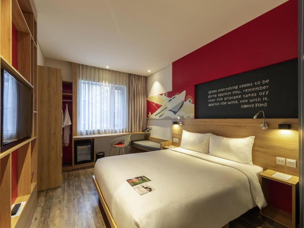 Queen Studio - Complimentary Round-trip Transfer to International Terminal upon request