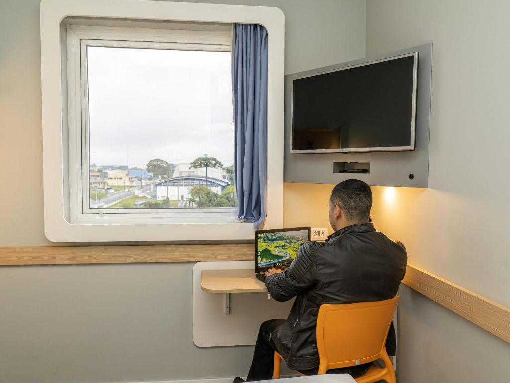 TV/trung tâm giải trí tại ibis budget Curitiba Aeroporto