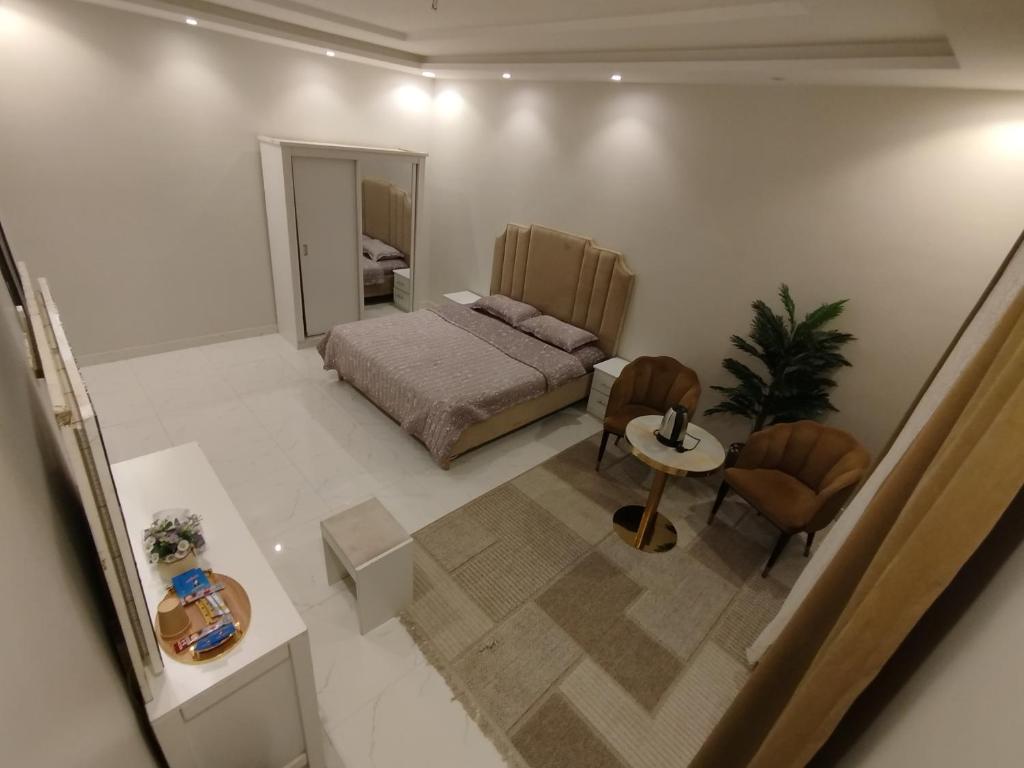 Fotografie z fotogalerie ubytování Salam Apartments 5 Spacious bedroom, bathroom and outdoor patio C-5 v destinaci Džidda