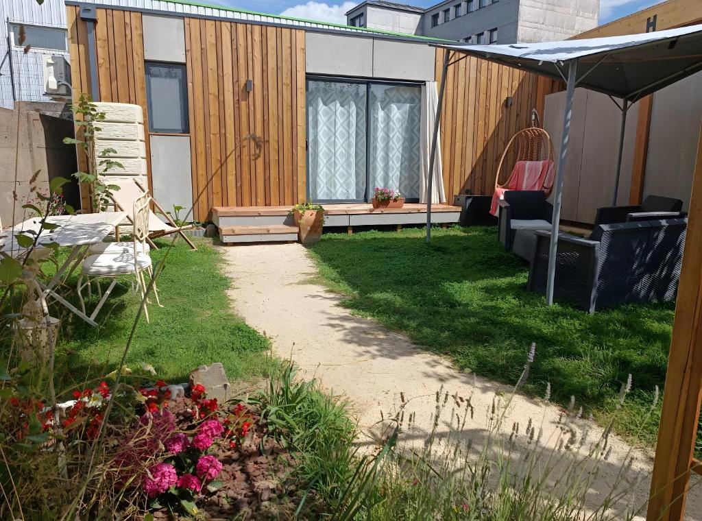 Κήπος έξω από το O Petit Jardin