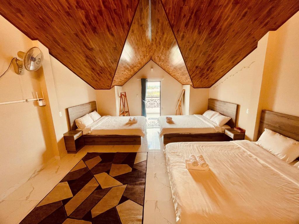 Ένα ή περισσότερα κρεβάτια σε δωμάτιο στο Merci Dalat Villa