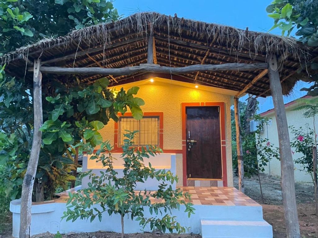 Το κτήριο όπου στεγάζεται  το παραθεριστικό πάρκο