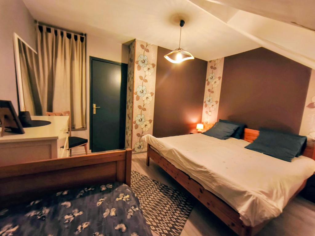 En eller flere senge i et værelse på Gites Le Roosevelt - Côte 204