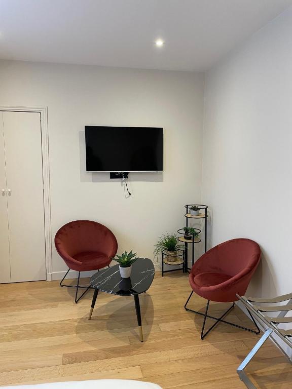 Les Chambres du Faubourg - Double Room With Private Bathroom