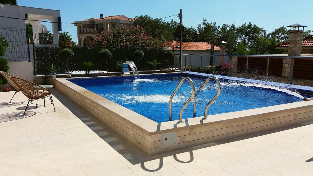 Bazén v ubytování Hotel Velkom nebo v jeho okolí