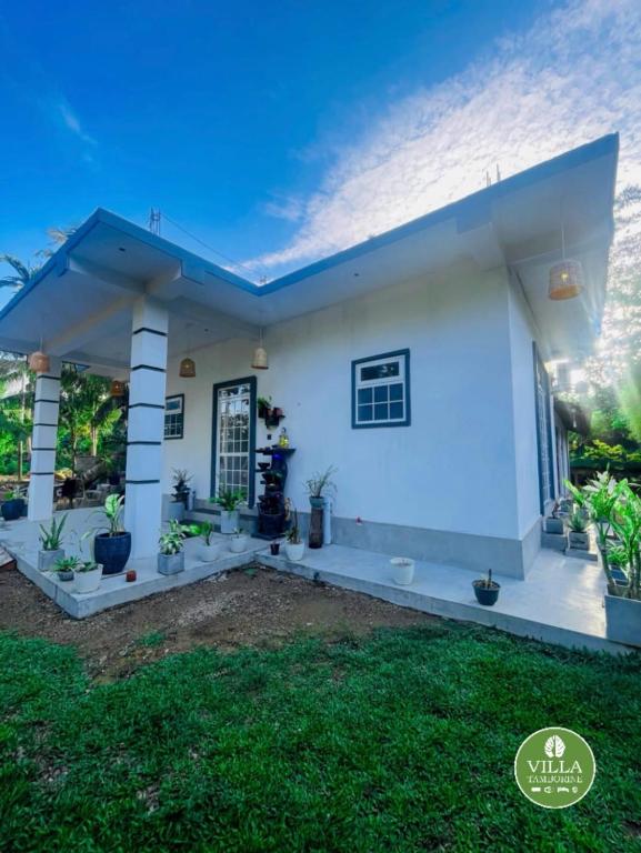 Το κτήριο όπου στεγάζεται  η παραθεριστική κατοικία