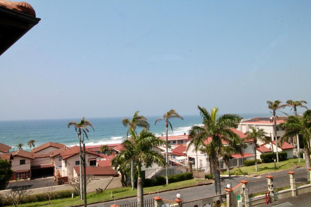マーゲートにあるTopanga 70, Uvongoのヤシの木と海の景色を望む