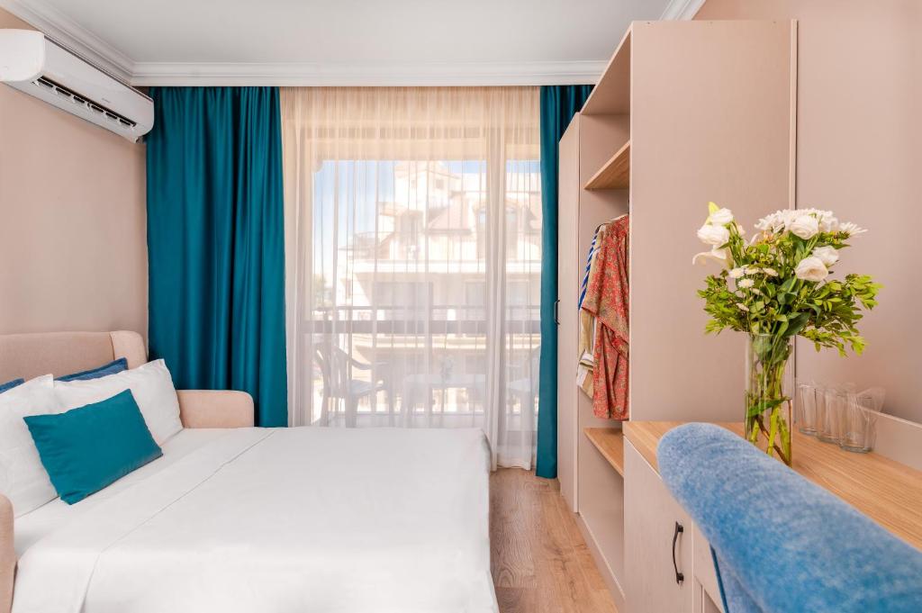 Beachfront · Private Beach SPERANTA Hotel - Free Beach & Free Parking - Quarto Deluxe Duplo Ou Twin Com Vista Para O Jardim