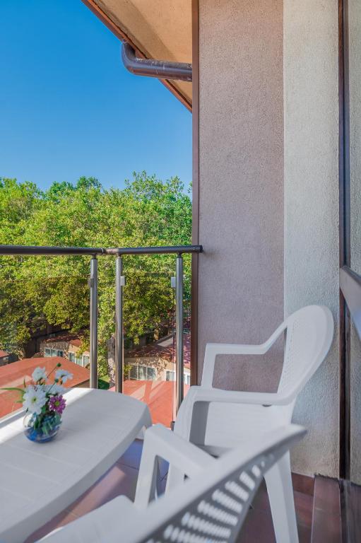 Beachfront · Private Beach SPERANTA Hotel - Free Beach & Free Parking - Quarto Deluxe Duplo Ou Twin Com Vista Para O Jardim