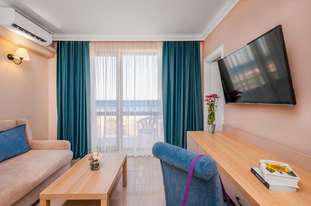 Beachfront · Private Beach SPERANTA Hotel - Free Beach & Free Parking - Apartamento Com Vista Para O Mar