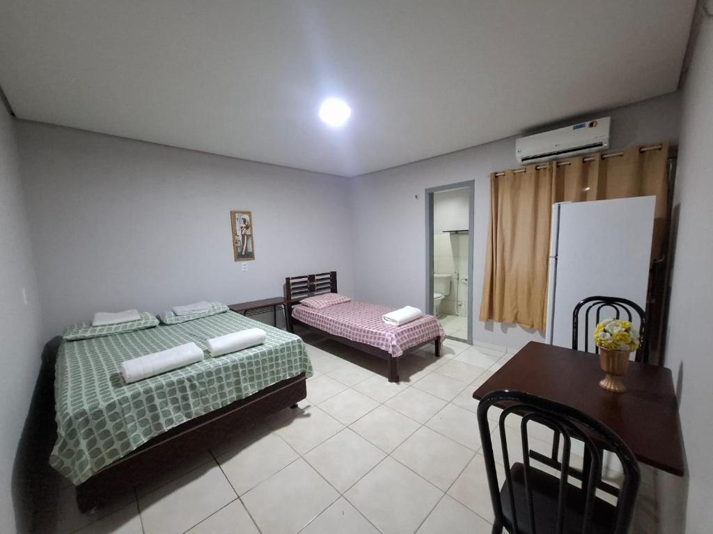 Postel nebo postele na pokoji v ubytování Quarto no centro de Araguaína com garagem