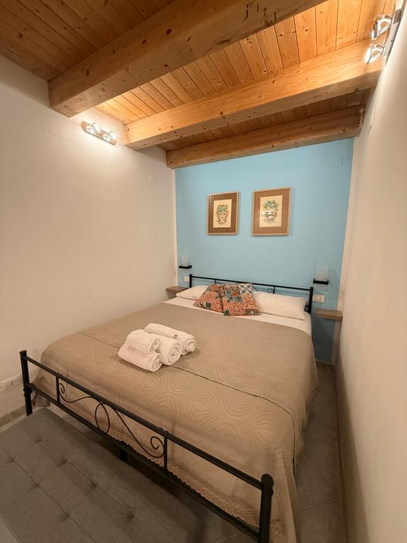 a bedroom with a bed with two towels on it at Tanto di Cappello Home in Palermo