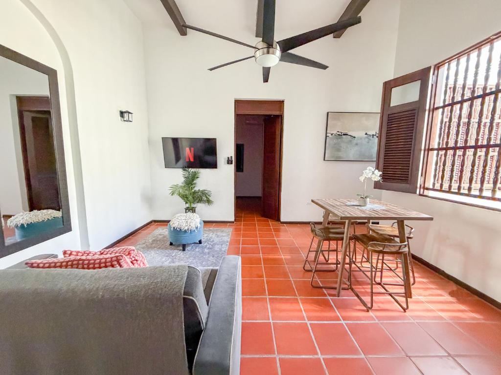 Old San Juan Rentals - 65 Fortaleza Apt 6 - Luxury