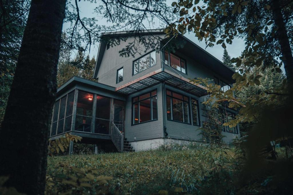 a house that is sitting on top of a hill at Cottage 67 des Cervidés in Eastman