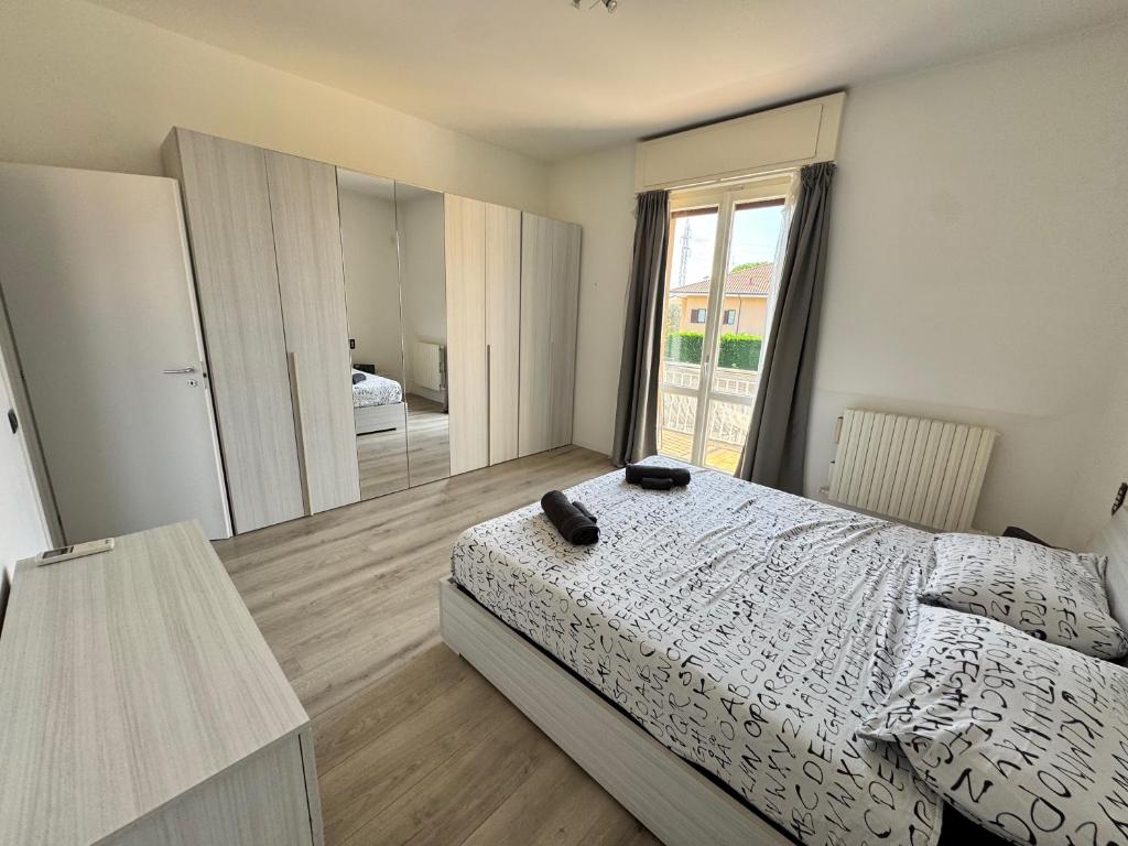 Una cama o camas en una habitación de Lake Como & Alps ski Stay for Family or Business near Milan Olympics, Monza, Lecco